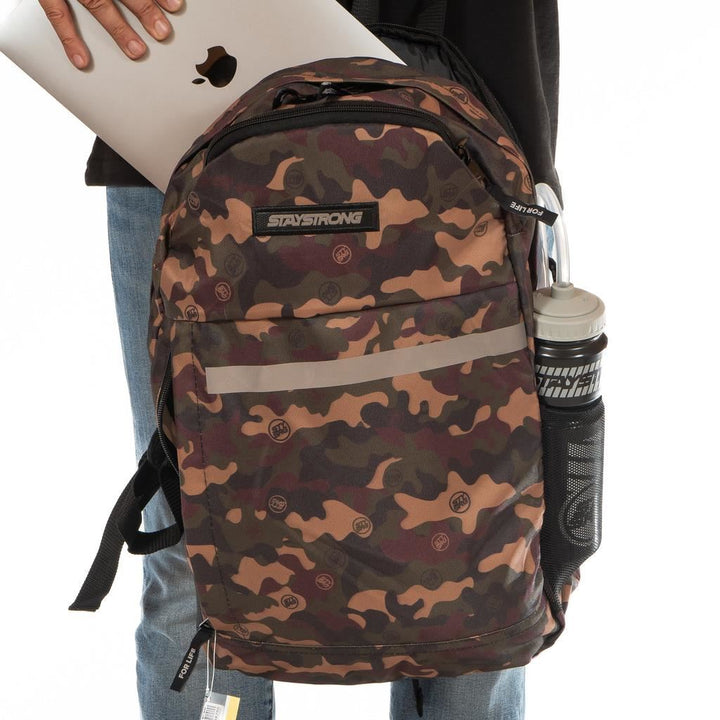 Stay Strong V2 Word -Rucksack - grüne Camo