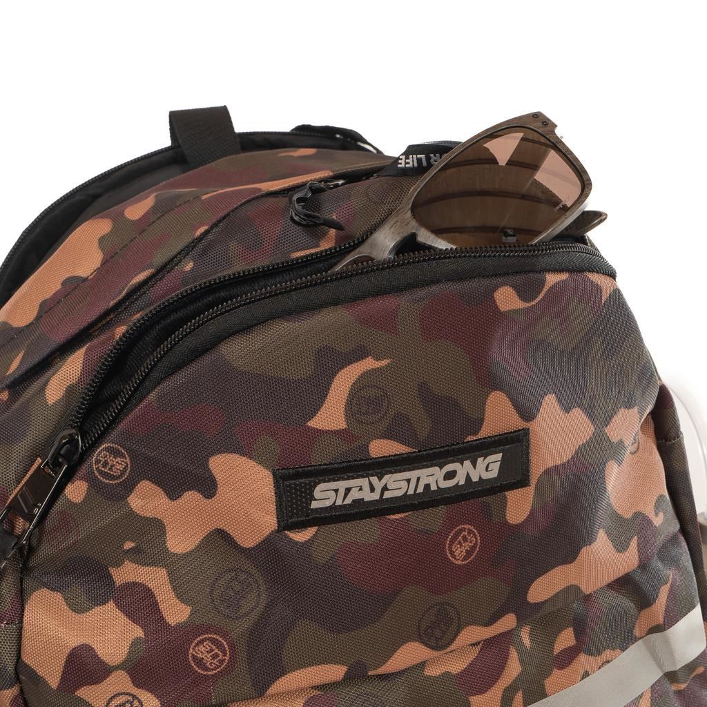 Stay Strong V2 Word -Rucksack - grüne Camo