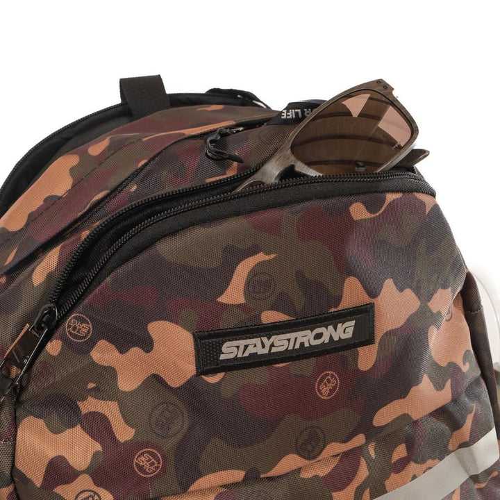 Stay Strong V2 Word -Rucksack - grüne Camo