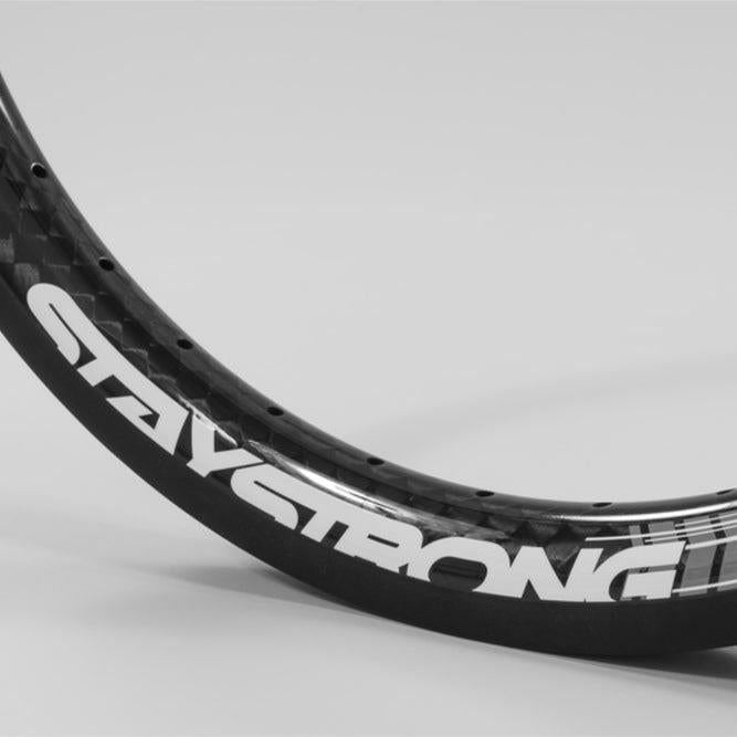 Stay Strong V3 Pro 1.75" In carbonio Brenne posteriore