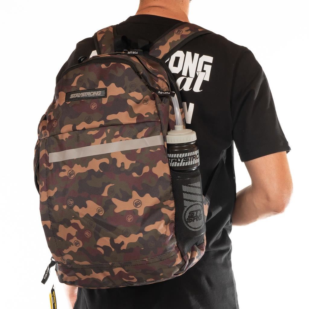 Stay Strong V2 Word -Rucksack - grüne Camo