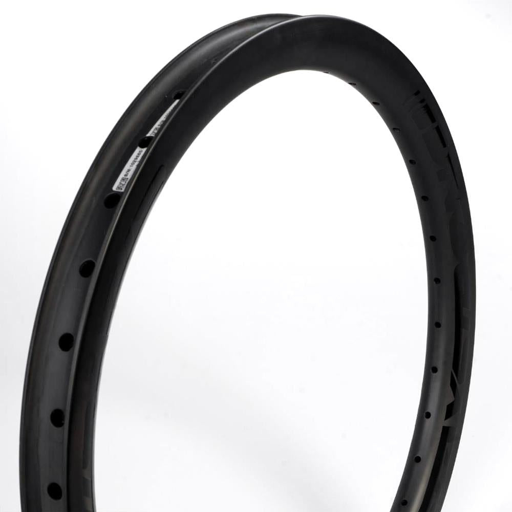 Stay Strong Razza dvsn In carbonio Pro Gace Rim - Front