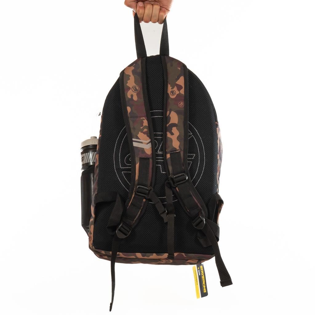 Stay Strong V2 Word -Rucksack - grüne Camo