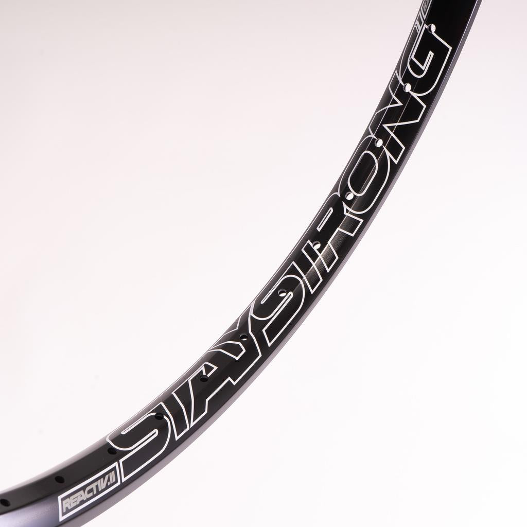 Stay Strong Reactiv 2 20 ", 36h REM RIM (1.75") - Frente/ Negro