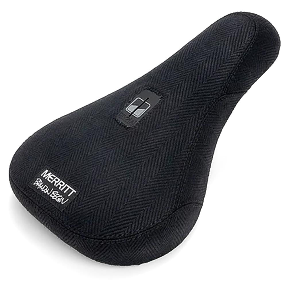 Merritt Brandon beginnt einen zentralen Fettsitz