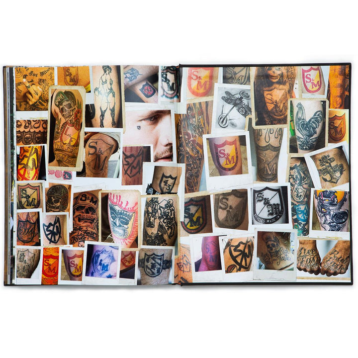 S&M Dietro il libro dei collettori di scudo