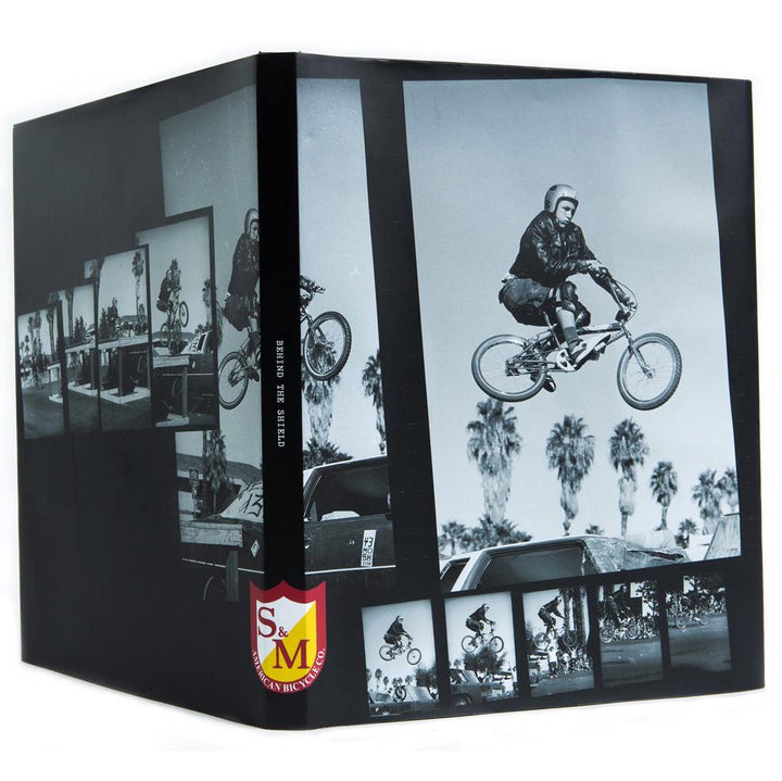 S&M Dietro il libro dei collettori di scudo